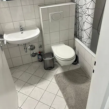 Cozy 1 Bedroom In Centre Apartment *