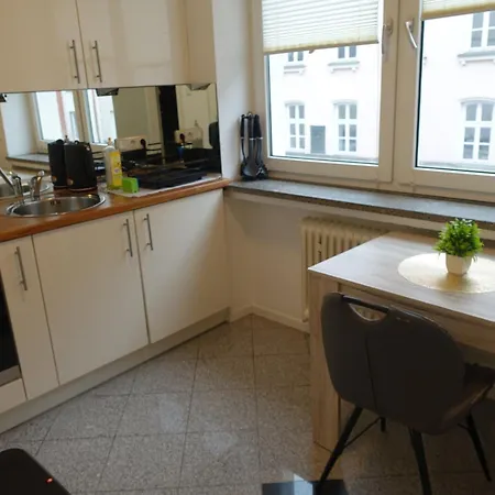 Cozy 1 Bedroom In Centre Apartment *